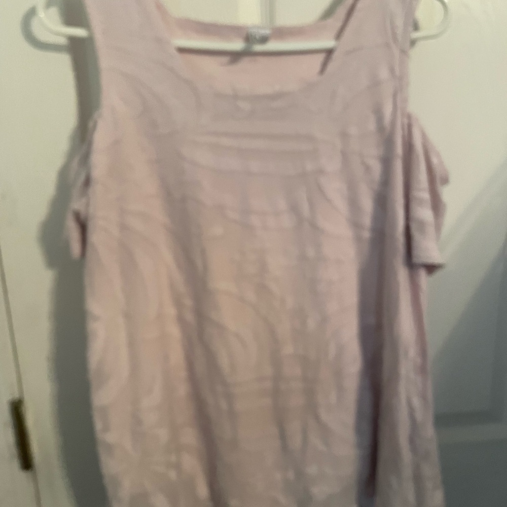 Beautiful light pink top. Size large. - Picture 6 of 6